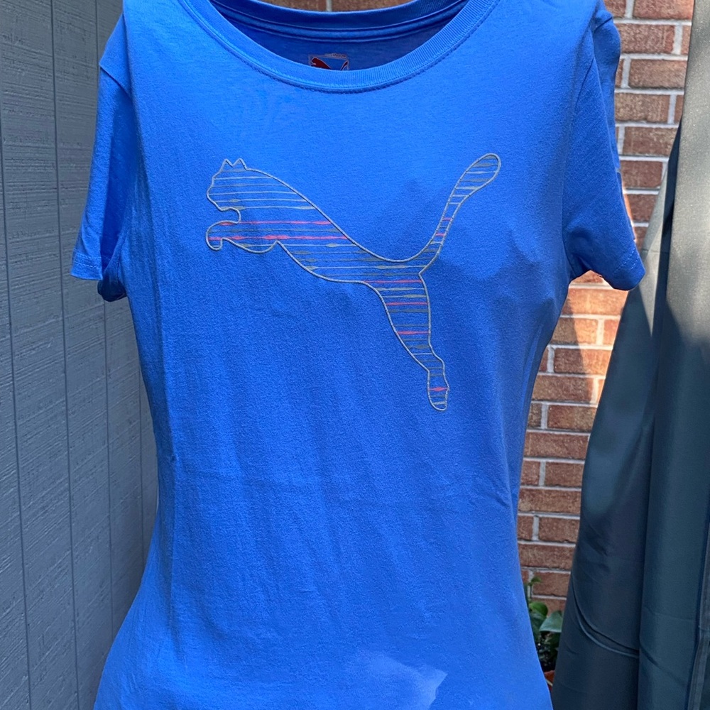 Puma women’s periwinkle blue athletic tee